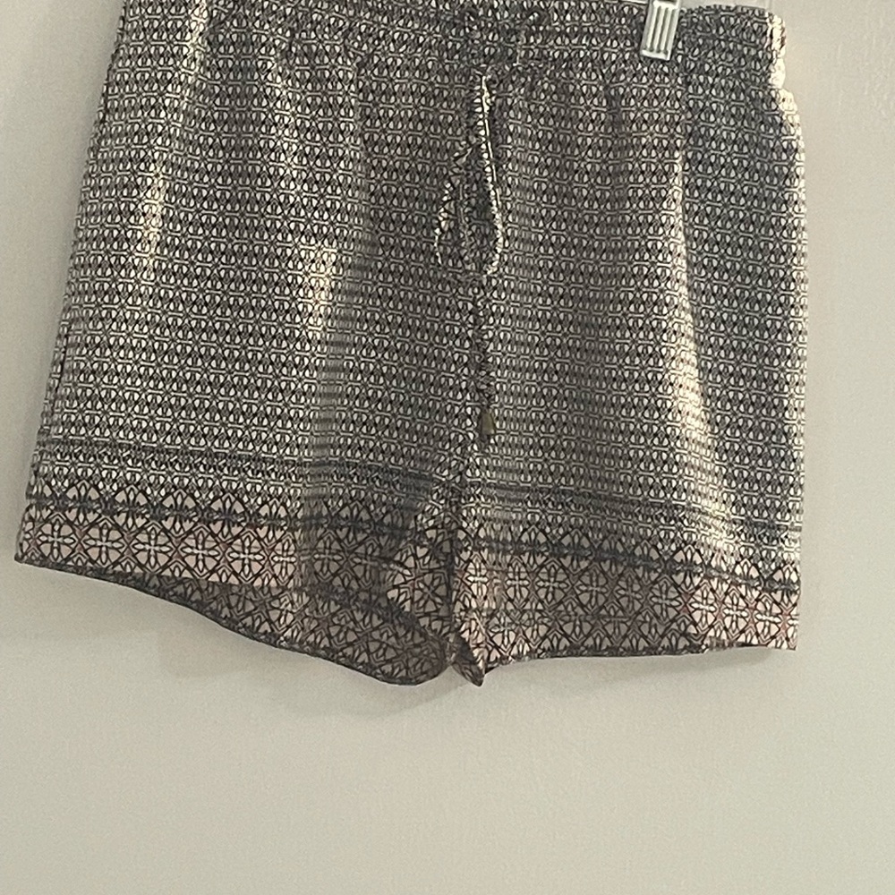 Under Skies Shorts With Pockets